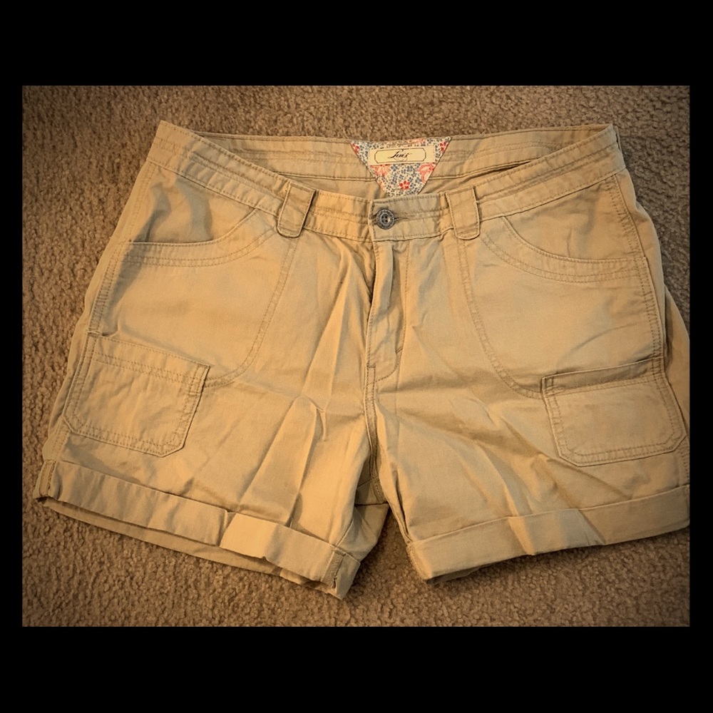 Levi’s Khaki Shorts